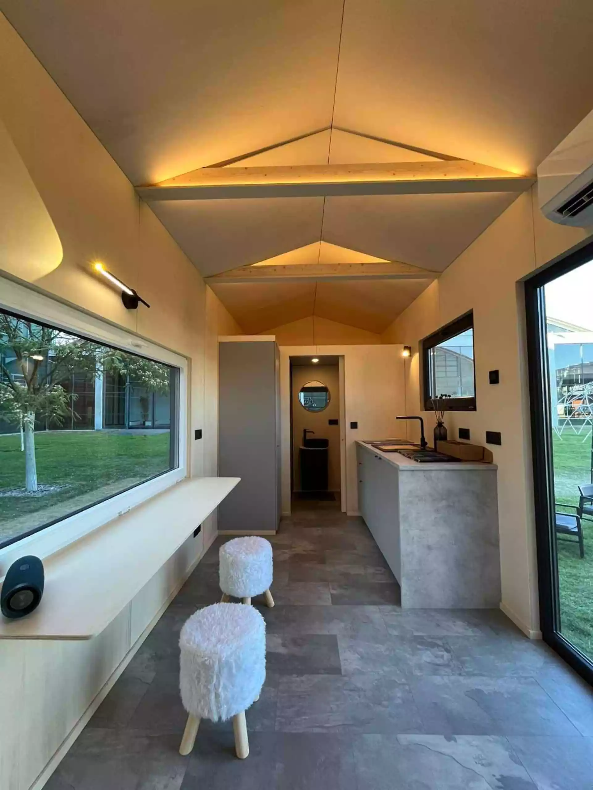 Minimalist tiny house - View 3